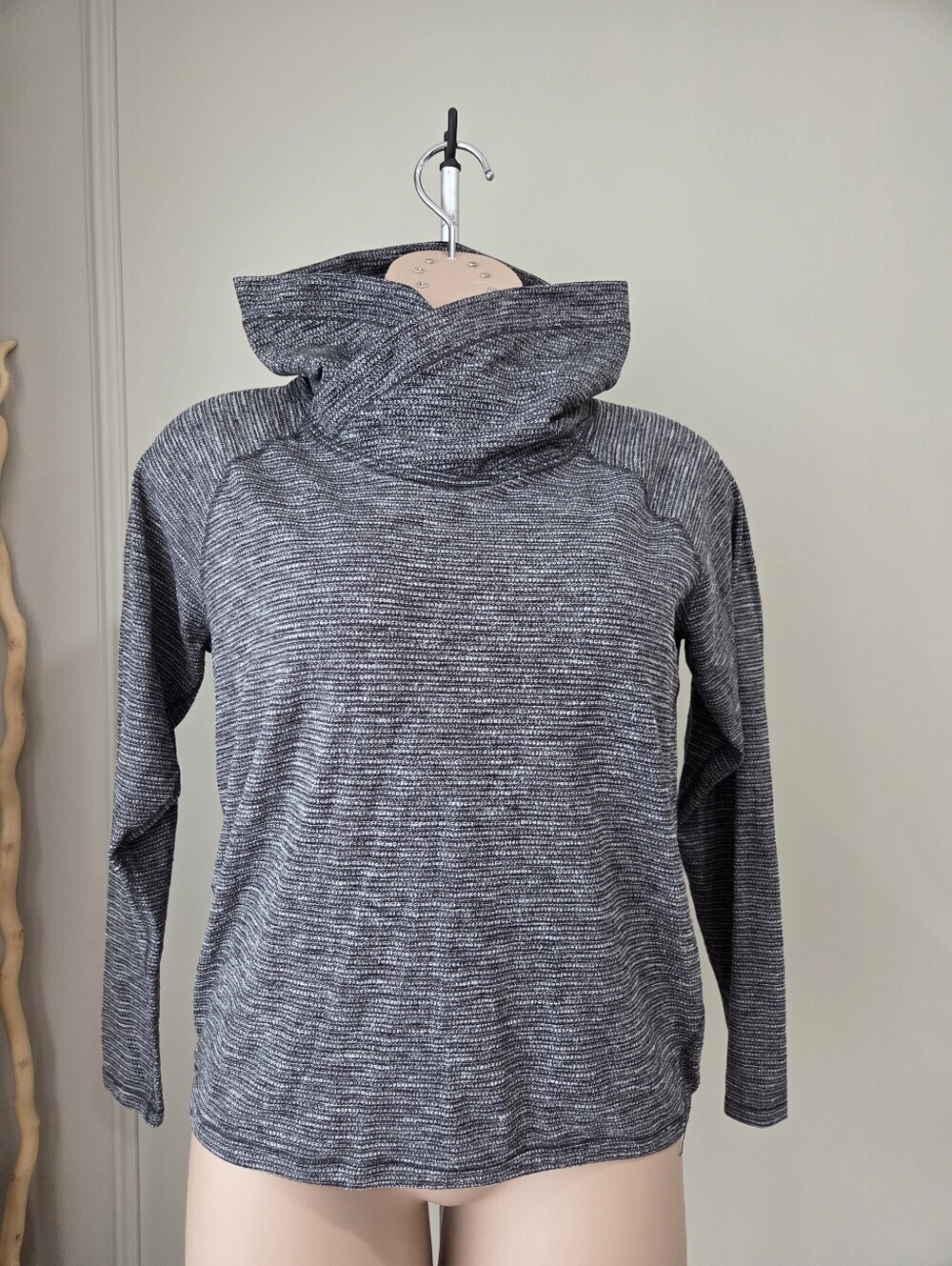 lululemon athletica Women's Cowl Neck Sweater in Charcoal Heather Sz.10